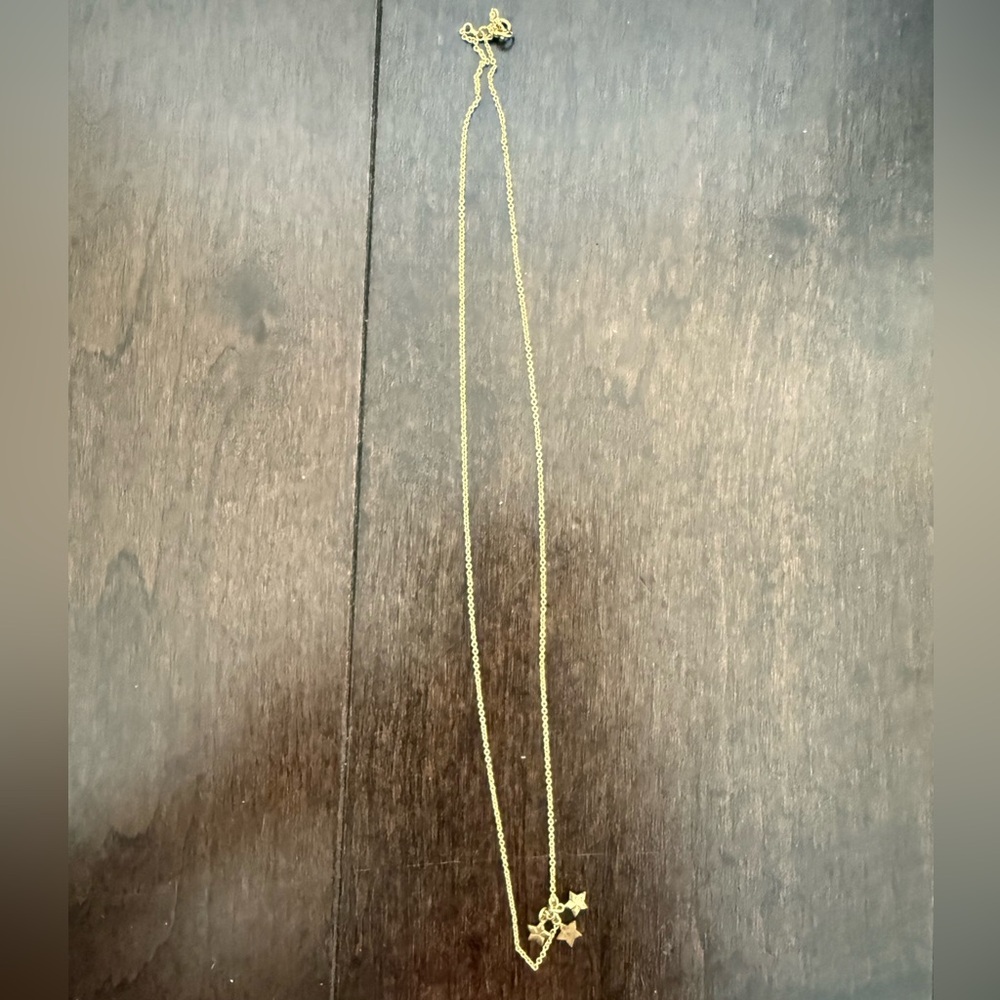 Elegant Gold Star Necklace. 3 Stars